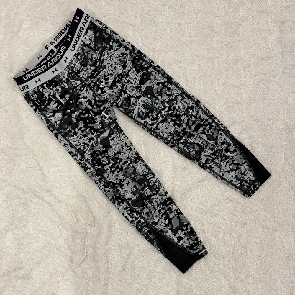 Under Armour Youth Medium Cropped Leggings Black Gray Print Athletic Capri